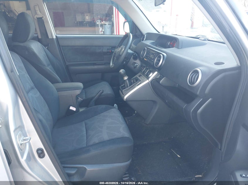 2012 SCION XB · Фото 5