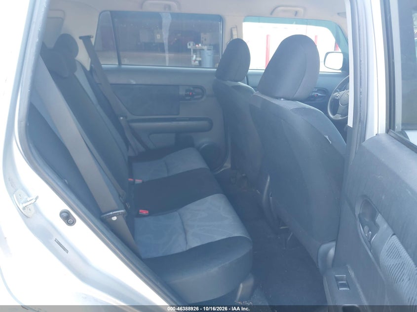 2012 SCION XB · Фото 8