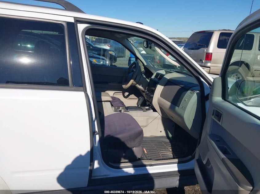 2011 FORD ESCAPE HYBRID · Photo 5