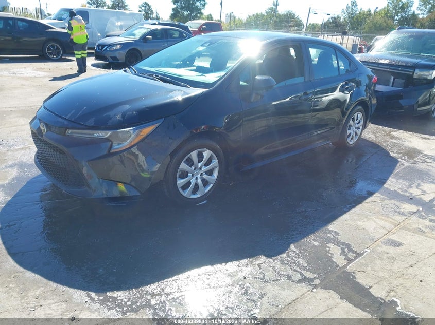 2021 Toyota Corolla Le, Front & Rear, IAAI, VIN 5YFEPMAE5MP255810 — photo 2