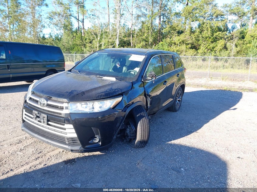 2019 Toyota Highlander Le, Left Front, IAAI, VIN 5TDZARFHXKS057893 — photo 2