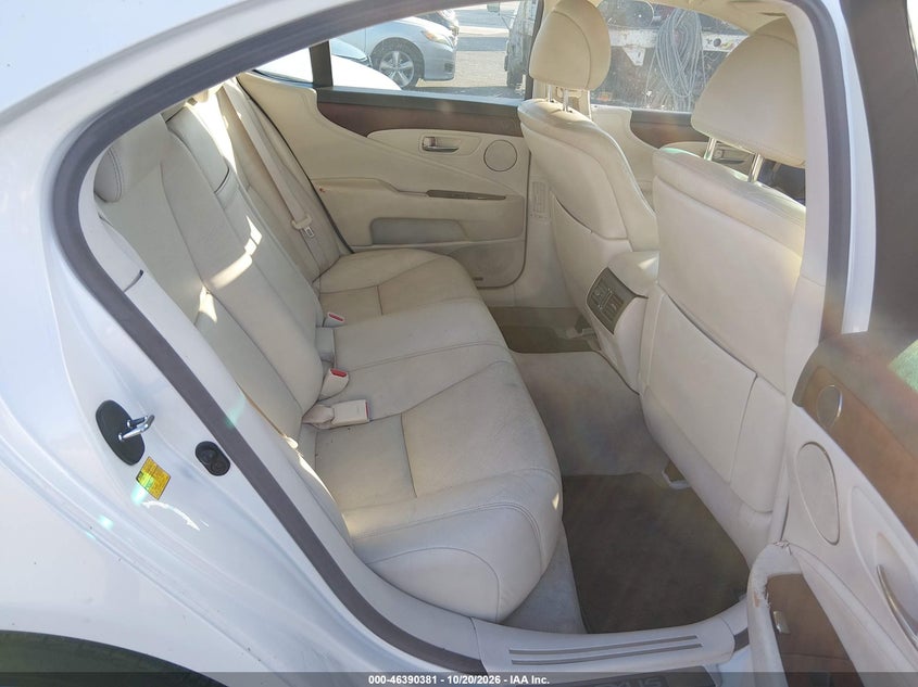 2011 LEXUS LS 460 · Фото 8