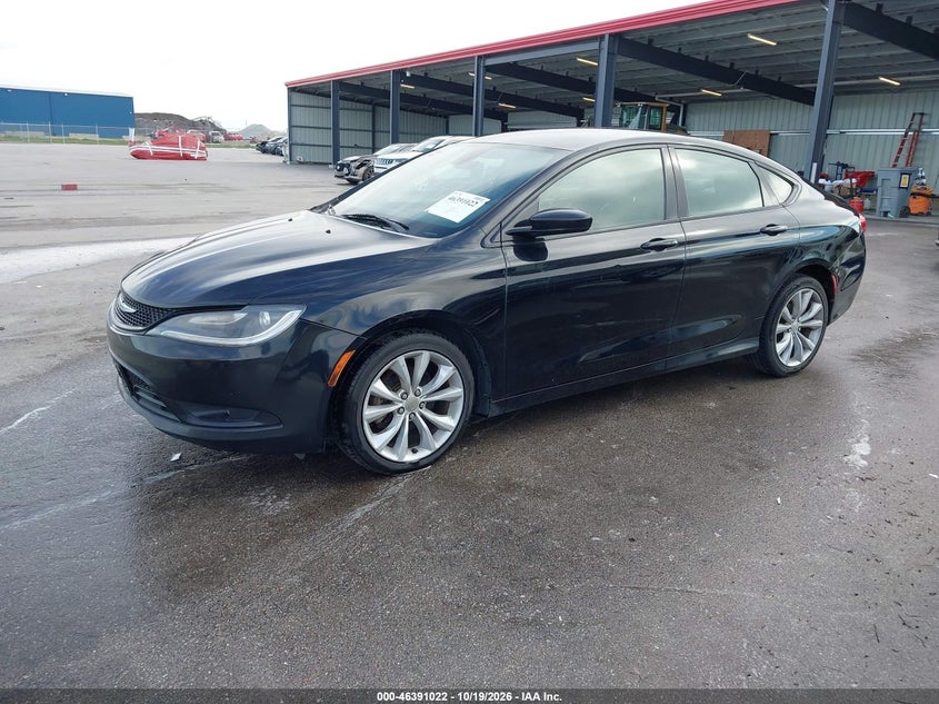 2015 Chrysler 200 S, Right Front, IAAI, VIN 1C3CCCBB6FN712095 — photo 2