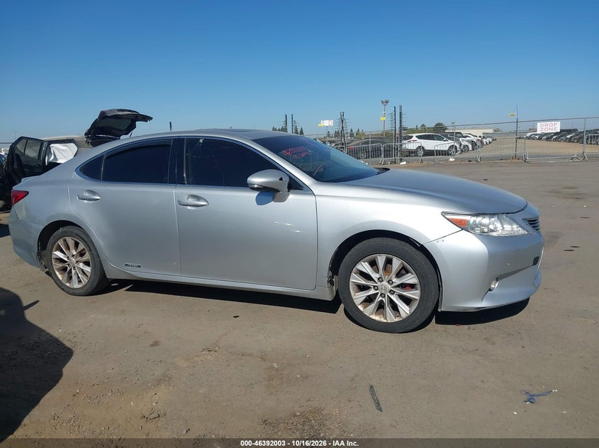 2014 LEXUS ES 300H · Фото 13