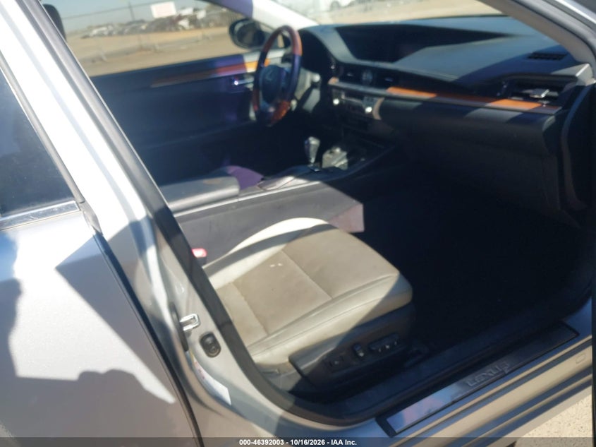 2014 LEXUS ES 300H · Фото 5