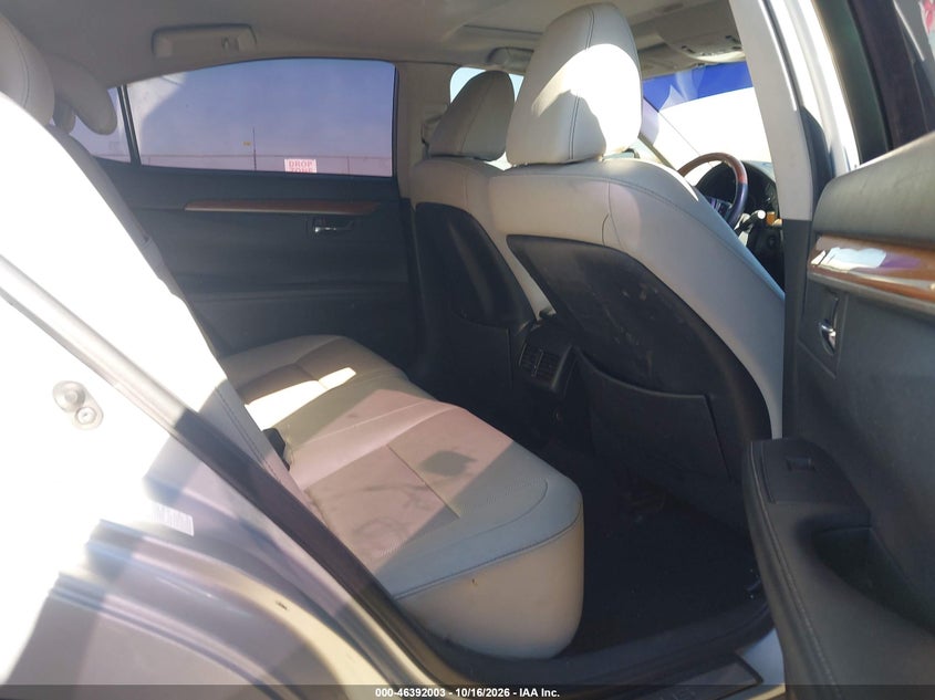 2014 LEXUS ES 300H · Фото 8