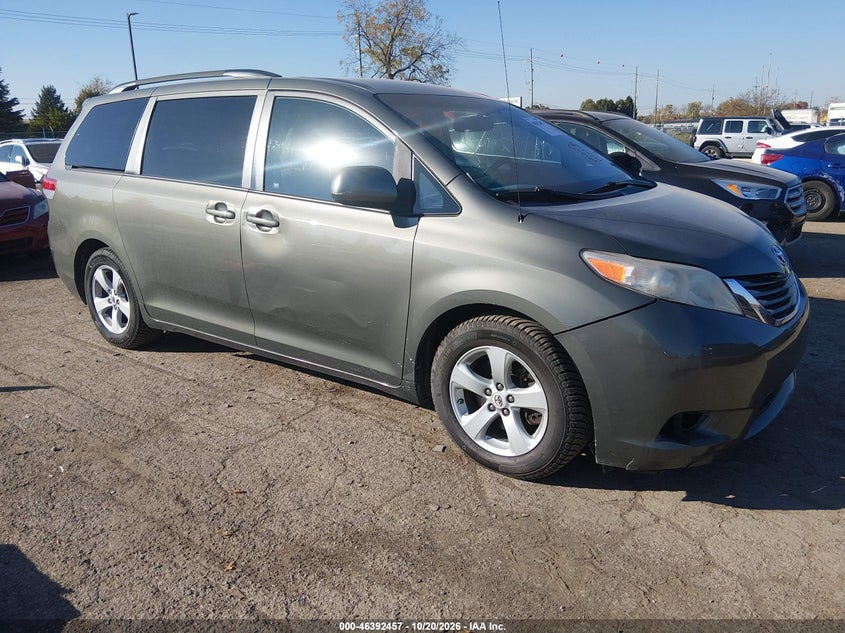 2011 TOYOTA SIENNA LE V6
