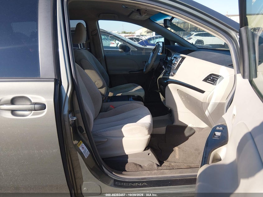 2011 TOYOTA SIENNA LE V6 · Фото 5