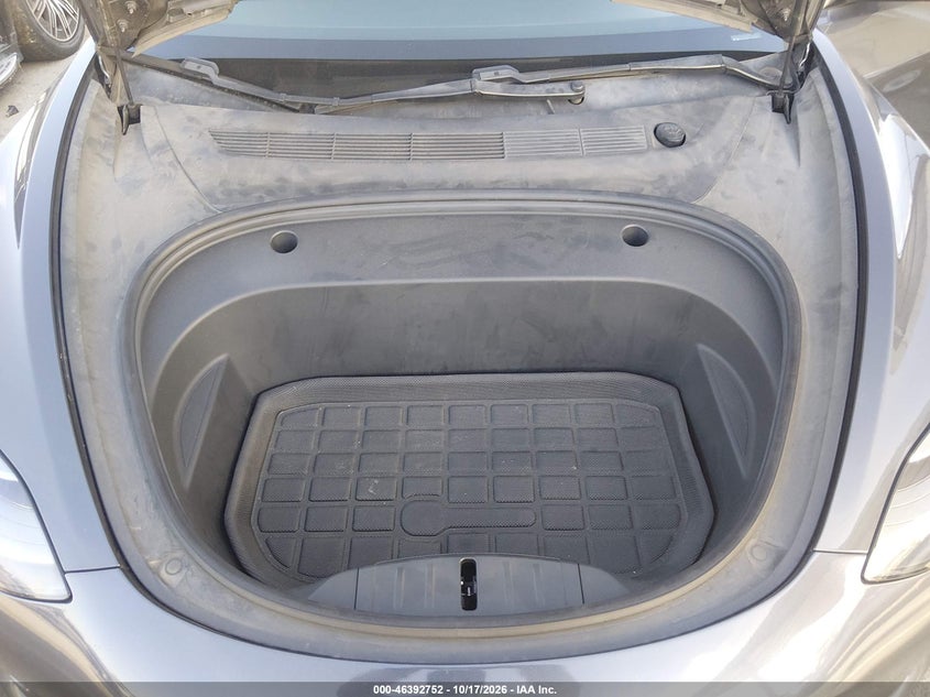 TESLA MODEL 3 - zdjęcie 10