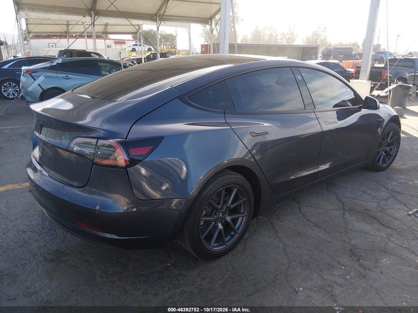 TESLA MODEL 3 - zdjęcie 4