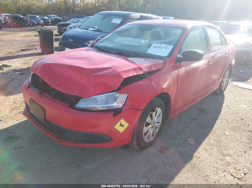 2014 Volkswagen Jetta 2.0L S, Front End, IAAI, VIN 3VW2K7AJ3EM322569 — photo 2