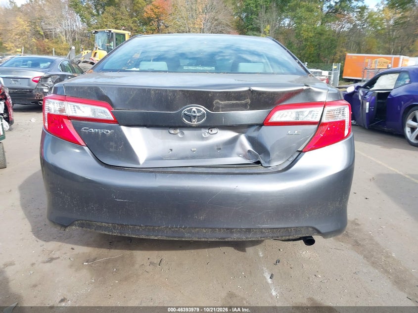 2014 TOYOTA CAMRY LE · Фото 16