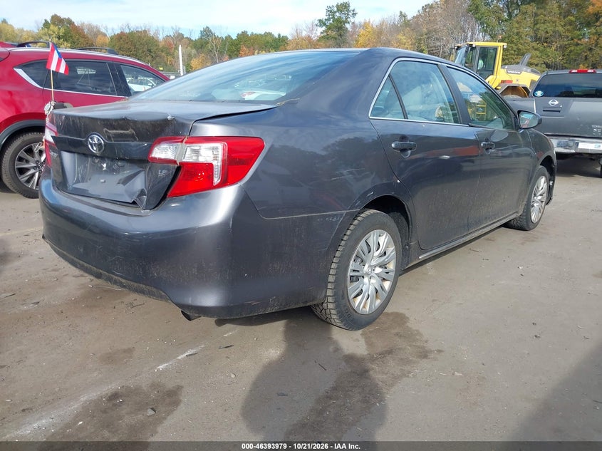 2014 TOYOTA CAMRY LE · Фото 4