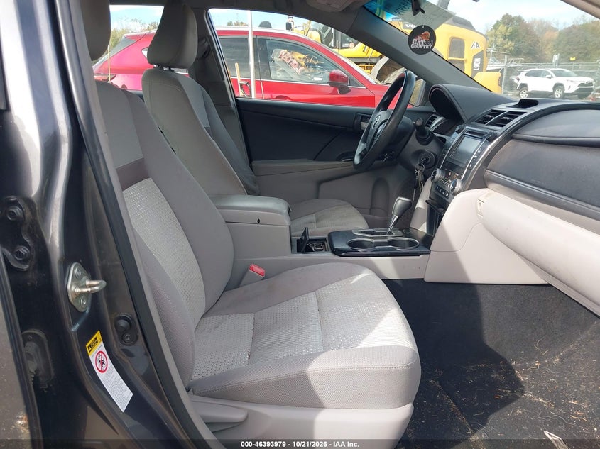 2014 TOYOTA CAMRY LE · Фото 5