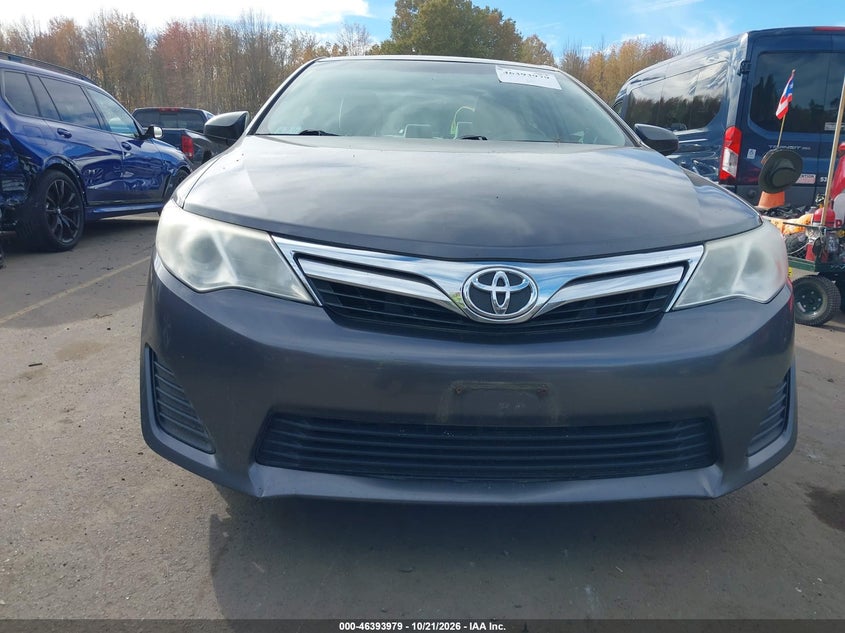 2014 TOYOTA CAMRY LE · Фото 6