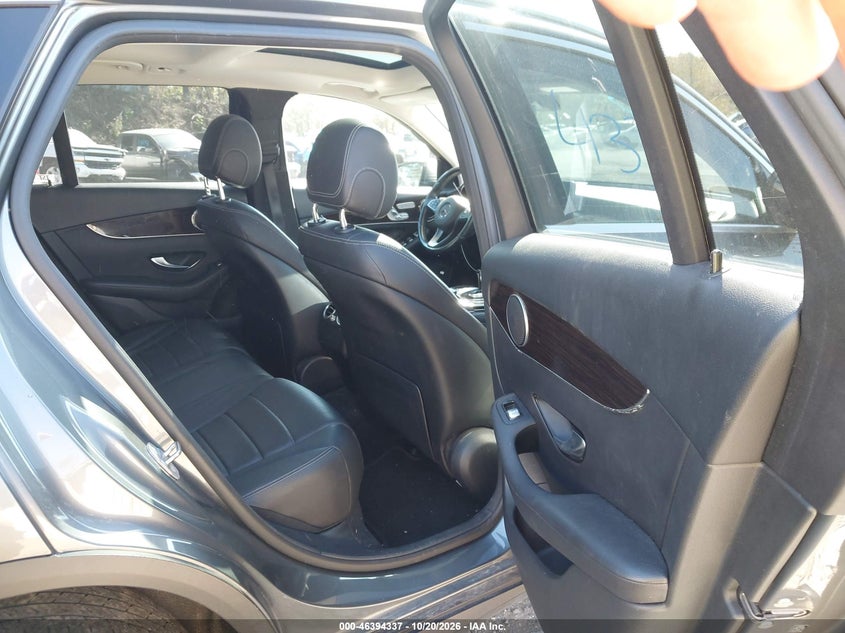 MERCEDES-BENZ GLC 300 - zdjęcie 8