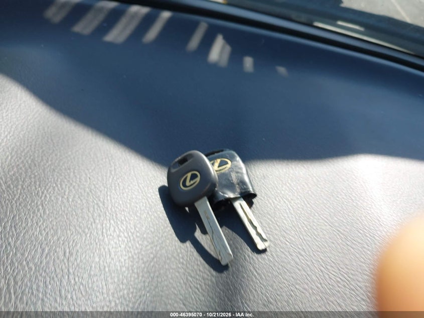 2005 LEXUS RX 330 · Фото 11
