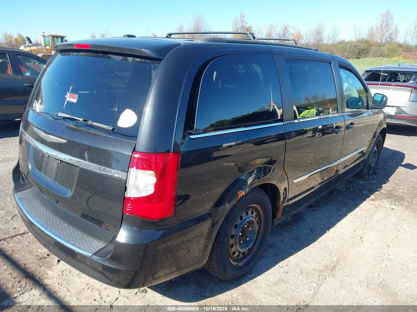 2013 CHRYSLER TOWN & COUNTRY TOURING · Фото 4