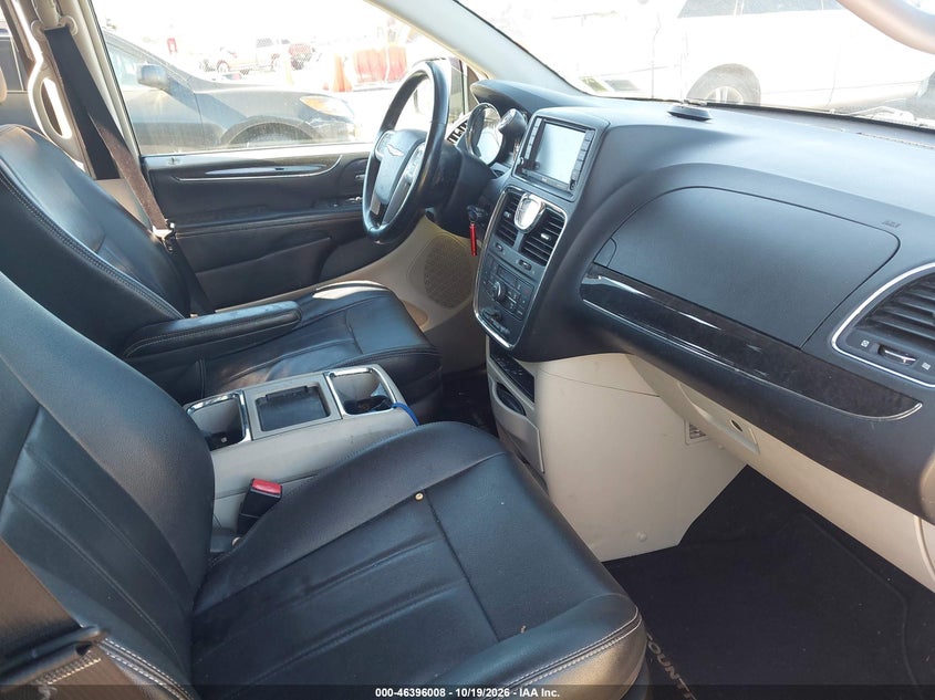 2013 CHRYSLER TOWN & COUNTRY TOURING · Фото 5
