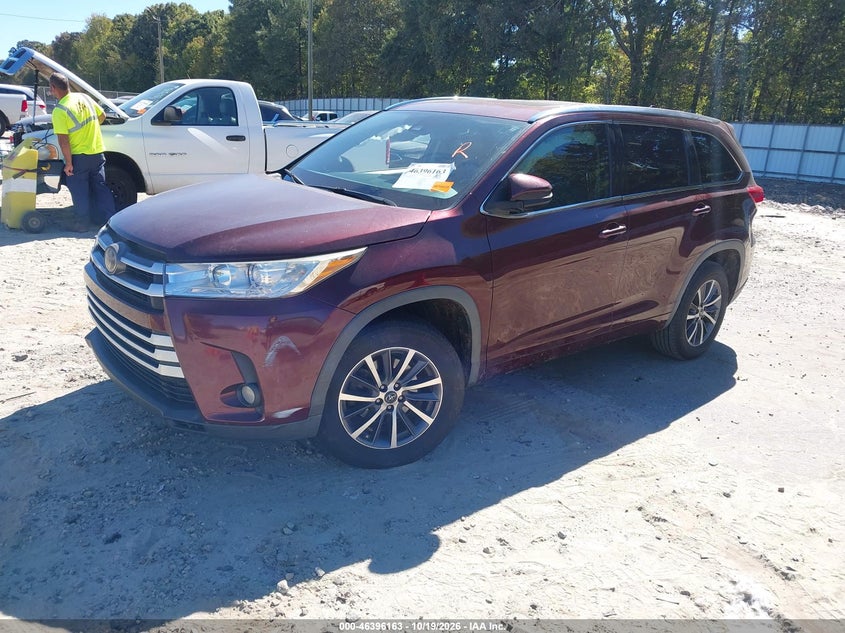 2017 Toyota Highlander Xle, Left Front, IAAI, VIN 5TDKZRFH3HS214330 — photo 2