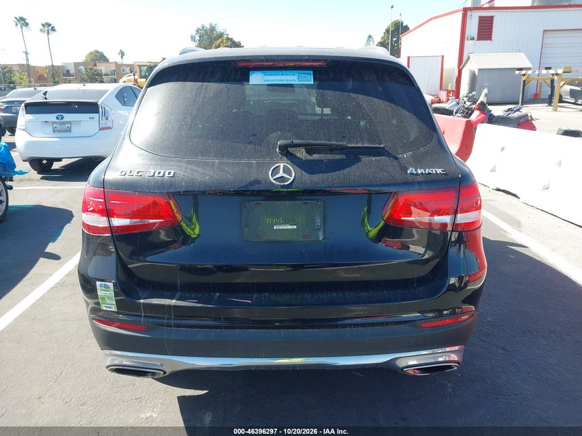 MERCEDES-BENZ GLC 300 - zdjęcie 17