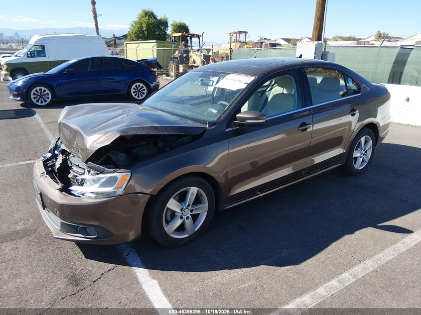 2012 Volkswagen Jetta 2.0L Tdi, Удар спереди, IAAI, VIN 3VWLL7AJ4CM009755 — фото 2