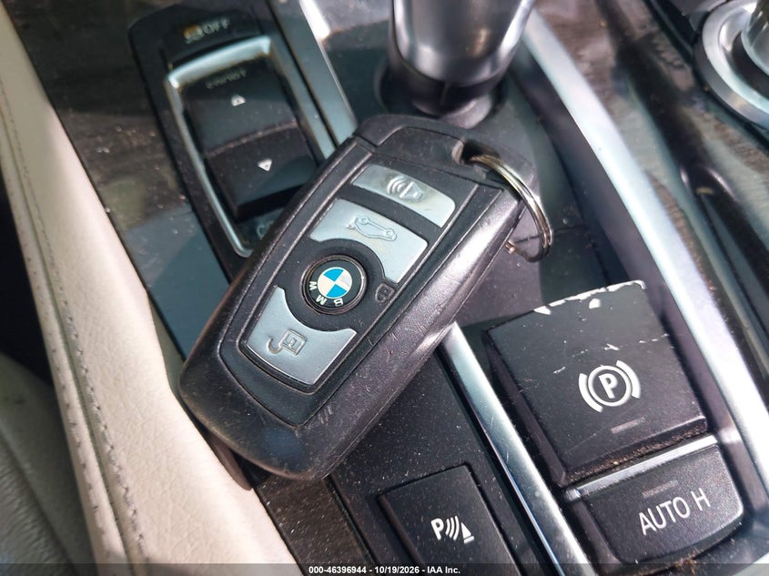 BMW 535I 2012 VIN WBAFR7C59CC810632