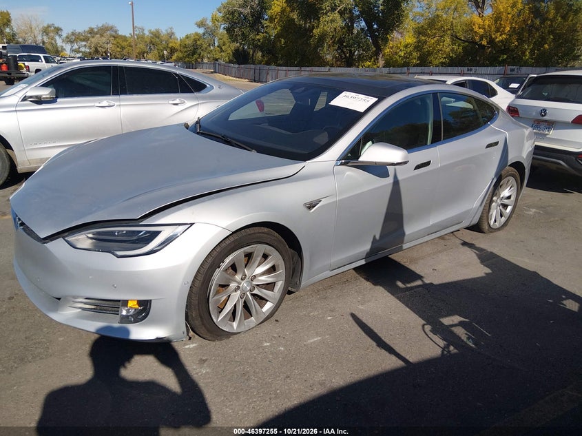 2016 Tesla Model S 60D/70D/75D/85D/90D, Удар спереди, IAAI, VIN 5YJSA1E26GF162507 — фото 2