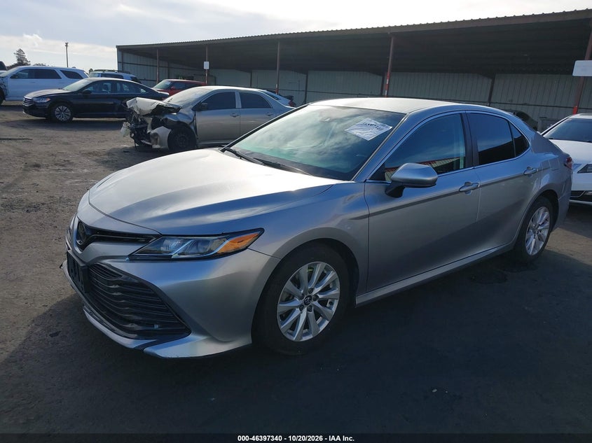 2020 Toyota Camry Le, Right Side, IAAI, VIN 4T1C11AK6LU913015 — photo 2