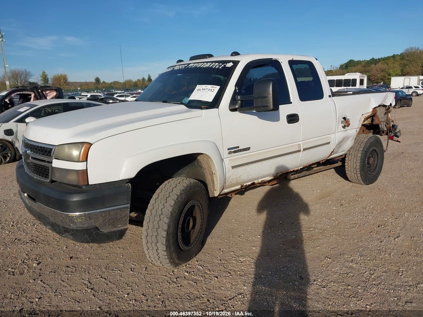 2007 Chevrolet Silverado 2500Hd Classic Lt1, Левый зад, IAAI, VIN 1GCHK29D57E100882 — фото 2