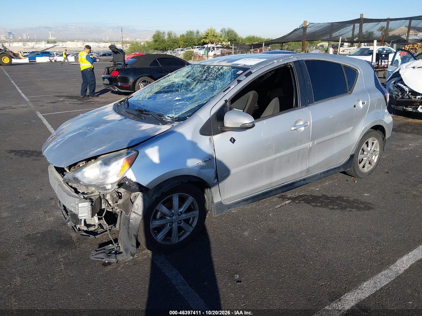 2017 Toyota Prius C Two, Front End, IAAI, VIN JTDKDTB31H1591662 — photo 2