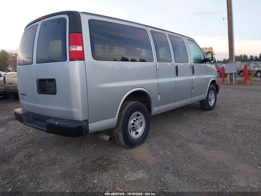 2015 CHEVROLET EXPRESS 2500 LS · Photo 4