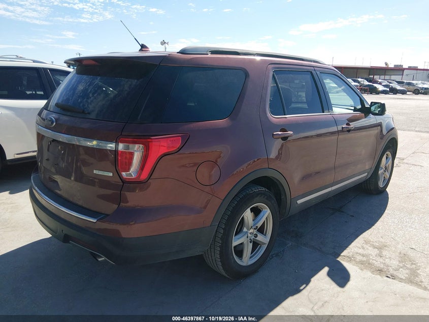 2018 FORD EXPLORER XLT · Photo 4