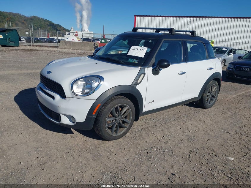 2013 MINI COUNTRYMAN COOPER S · Photo 2