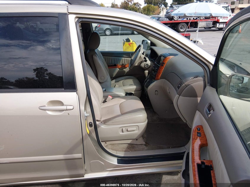 TOYOTA SIENNA