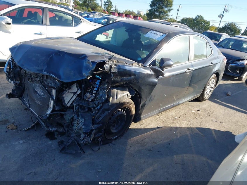 2018 Toyota Camry L, Front End, IAAI, VIN 4T1B11HK5JU620771 — photo 2