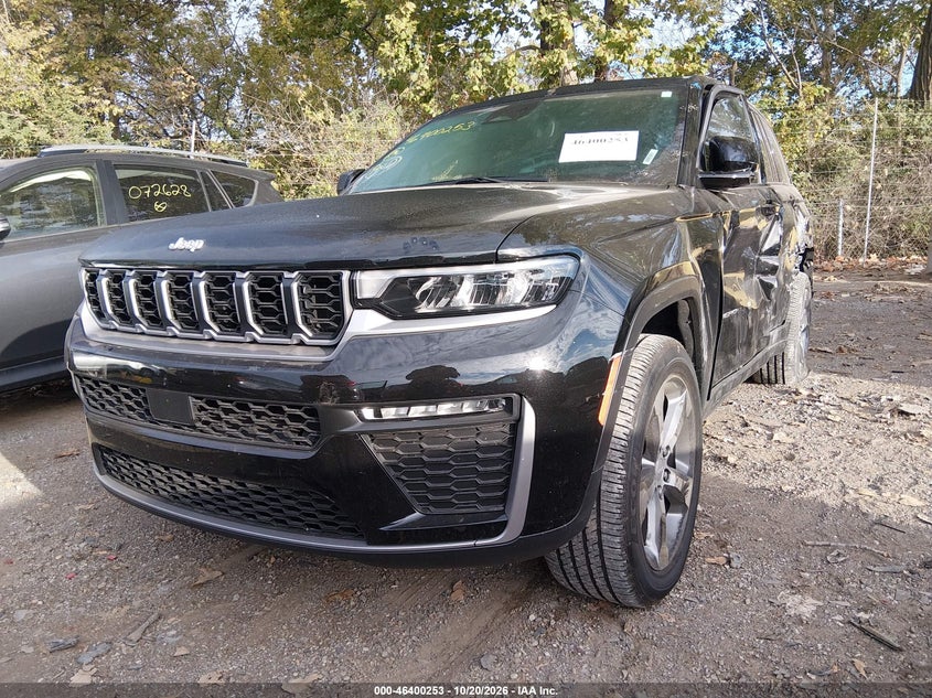 2026 Jeep Grand Cherokee Limited 4X4, Left Side, IAAI, VIN 1C4RJHBR4TC185655 — photo 2