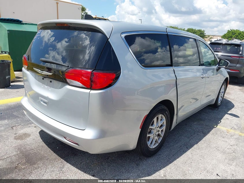 2023 CHRYSLER VOYAGER LX · Фото 4