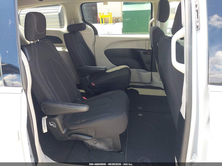 2023 CHRYSLER VOYAGER LX · Фото 8
