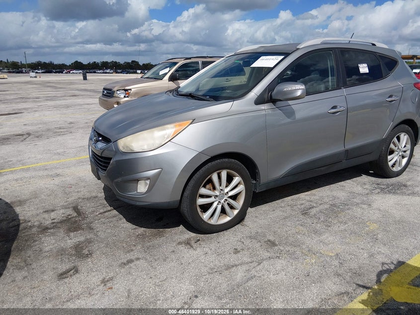 2010 Hyundai Tucson Limited, Normal Wear & Tear, IAAI, VIN KM8JU3ACXAU018157 — photo 2