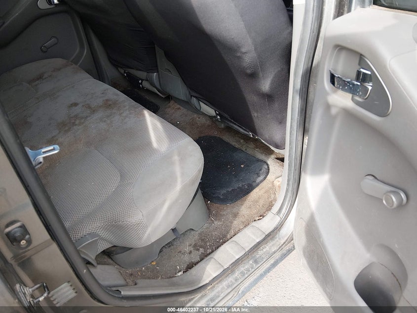 2005 NISSAN FRONTIER SE · Фото 8