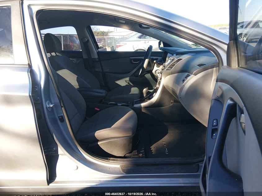 2015 HYUNDAI ELANTRA SE · Фото 5