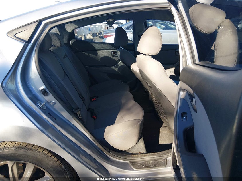 2015 HYUNDAI ELANTRA SE · Фото 8
