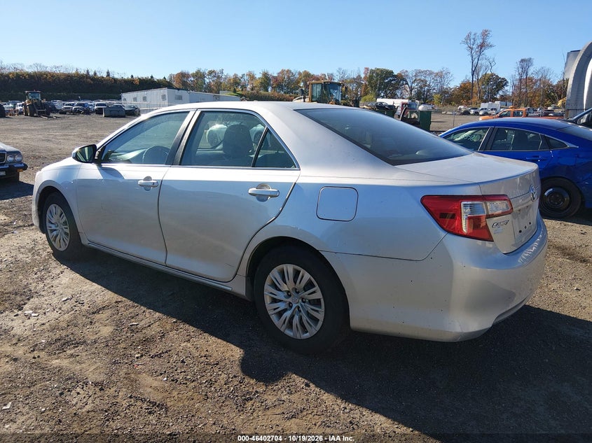 2014 TOYOTA CAMRY LE · Фото 3