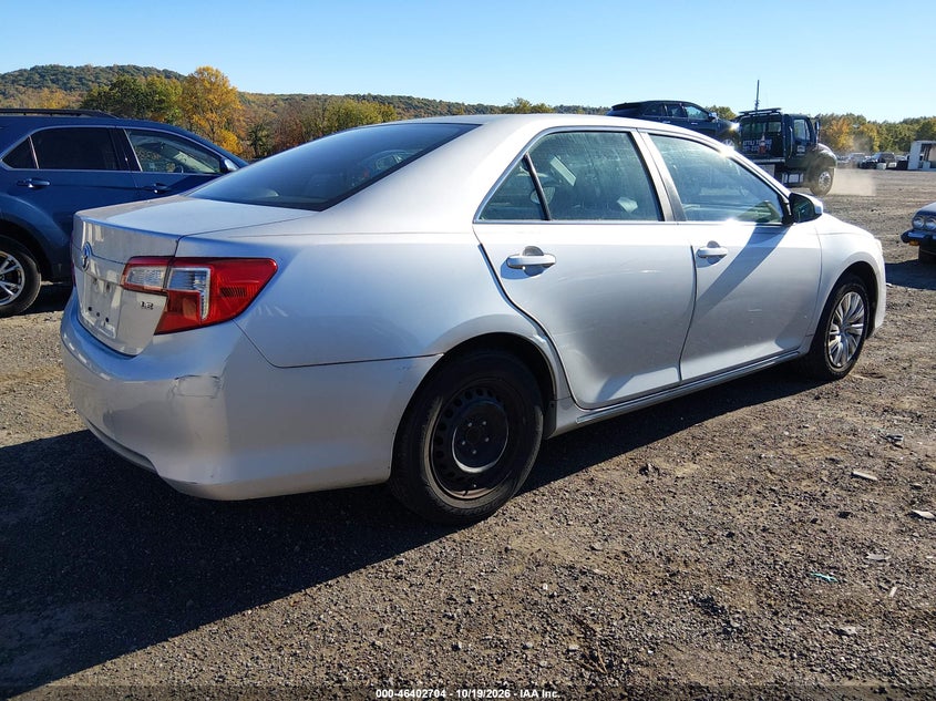 2014 TOYOTA CAMRY LE · Фото 4