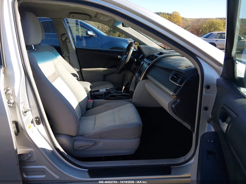 2014 TOYOTA CAMRY LE · Фото 5