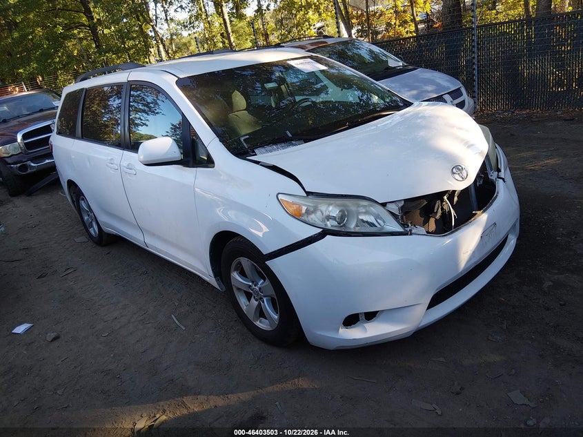 TOYOTA SIENNA - zdjęcie 1