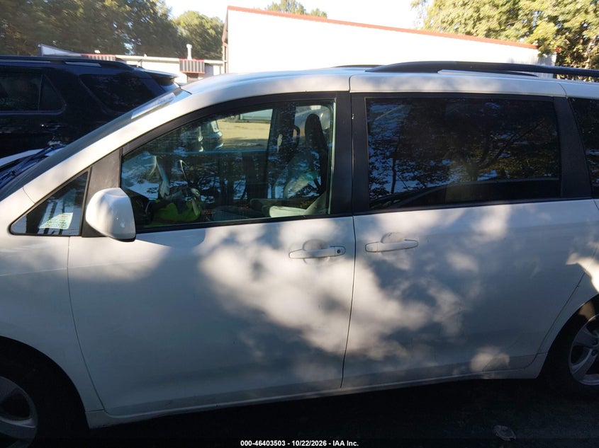 TOYOTA SIENNA - zdjęcie 14