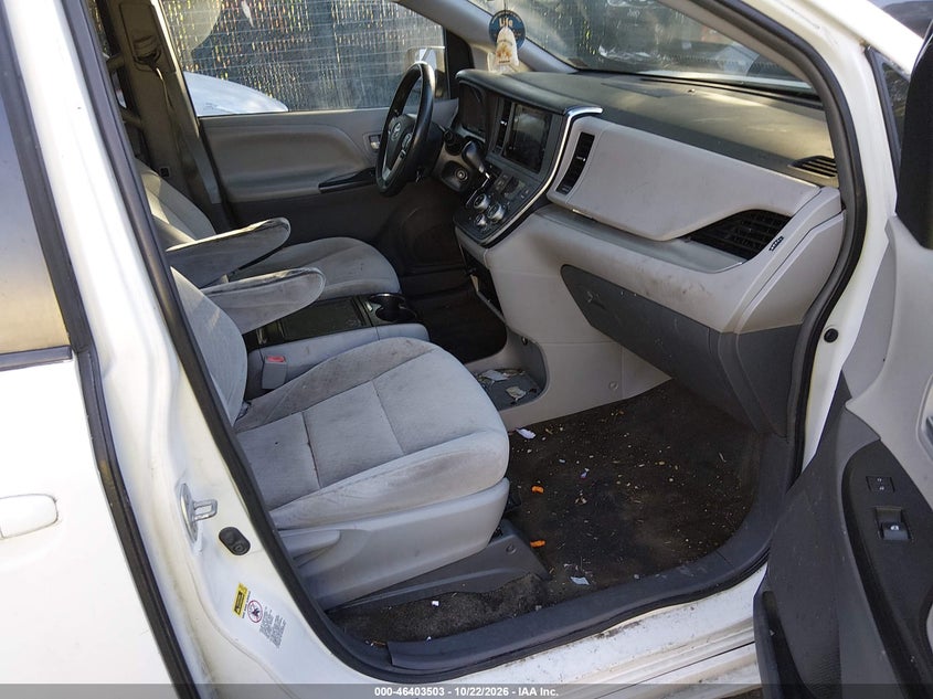 TOYOTA SIENNA - zdjęcie 5