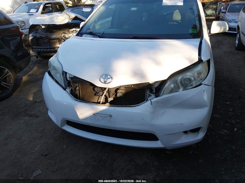 TOYOTA SIENNA - zdjęcie 6